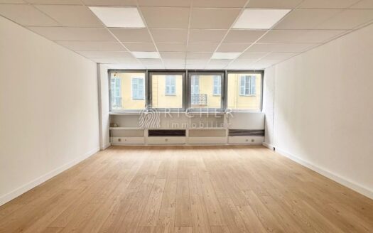 Bureaux 63 m² Nice Europe